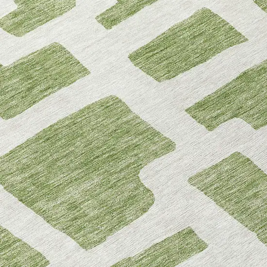 8' Green And Ivory Round Abstract Washable Indoor Outdoor Area Rug Photo 8