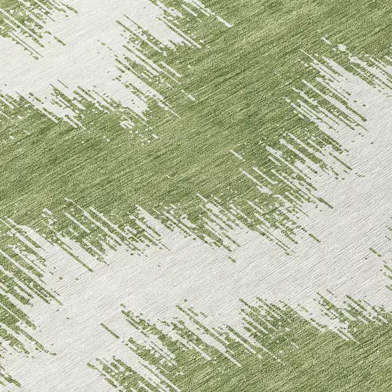 8' Green And Ivory Round Chevron Washable Indoor Outdoor Area Rug Photo 8
