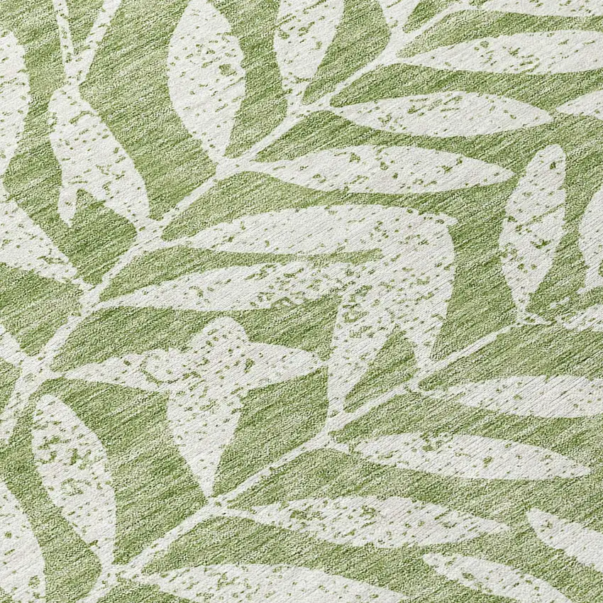 8' Green And Ivory Round Floral Washable Indoor Outdoor Area Rug Photo 8