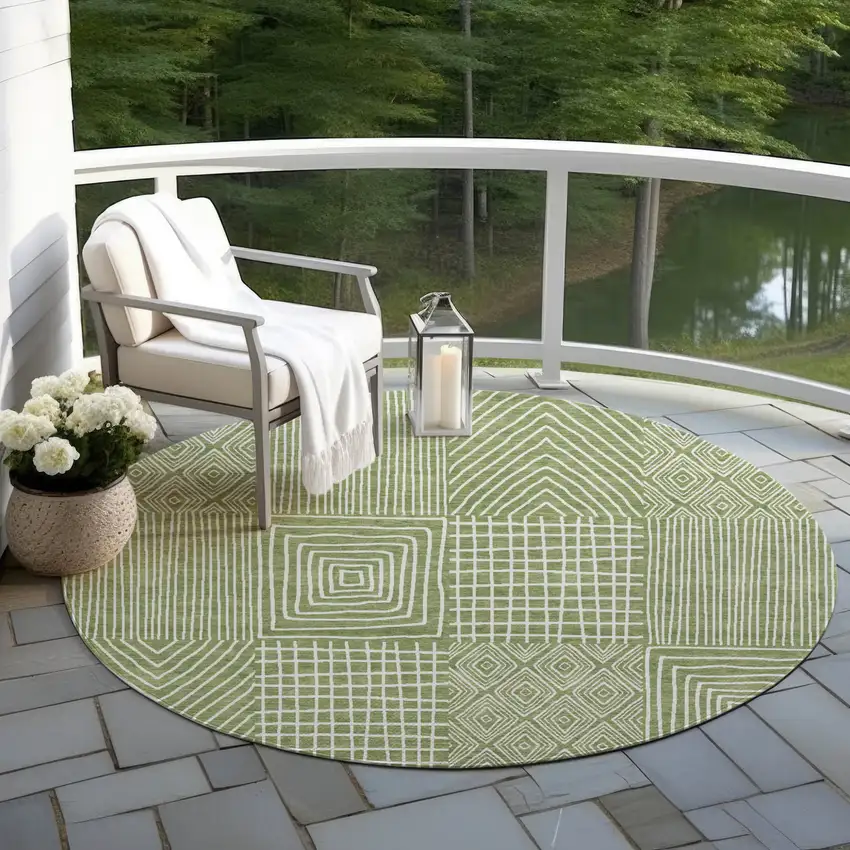 8' Green And Ivory Round Geometric Washable Indoor Outdoor Area Rug Photo 7