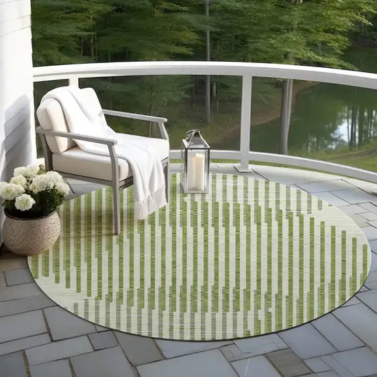 8' Green And Ivory Round Geometric Washable Indoor Outdoor Area Rug Photo 7