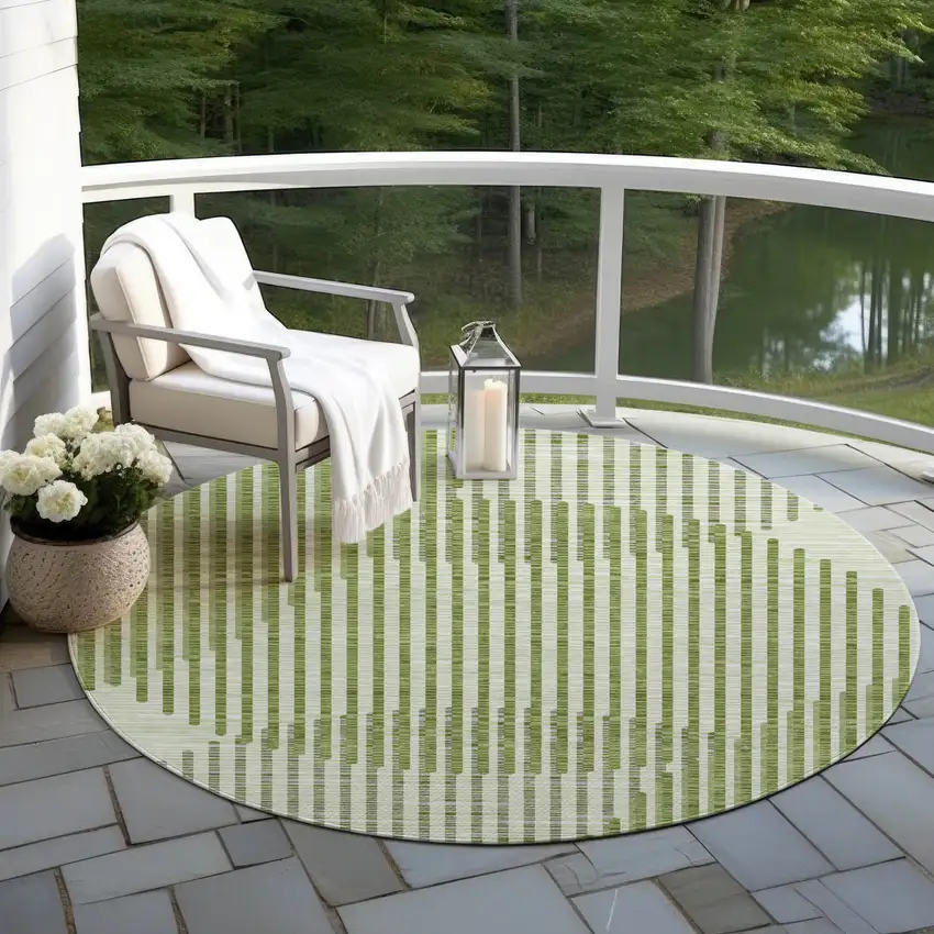 8' Green And Ivory Round Geometric Washable Indoor Outdoor Area Rug Photo 7