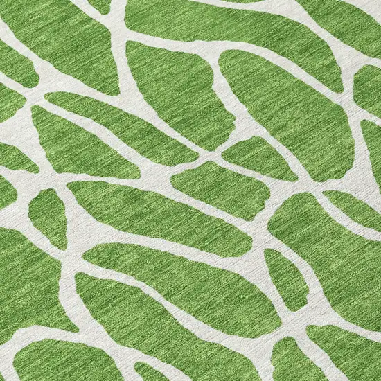 8' Green And Ivory Round Geometric Washable Indoor Outdoor Area Rug Photo 8