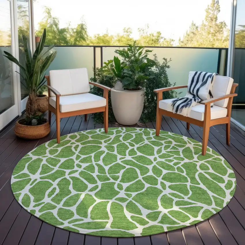 8' Green And Ivory Round Geometric Washable Indoor Outdoor Area Rug Photo 6