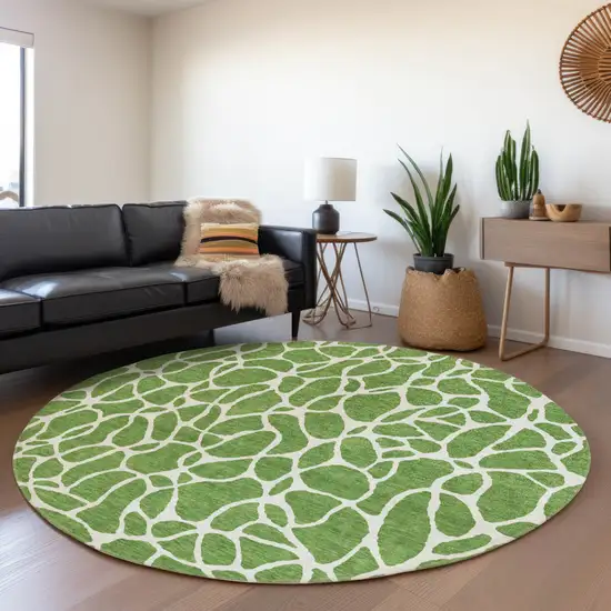 8' Green And Ivory Round Geometric Washable Indoor Outdoor Area Rug Photo 7