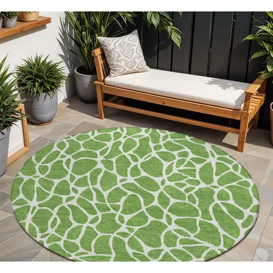 8' Green And Ivory Round Geometric Washable Indoor Outdoor Area Rug Photo 1
