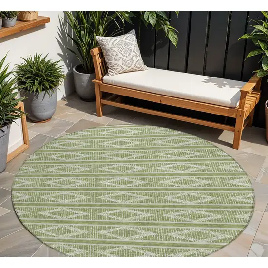 8' Green And Ivory Round Geometric Washable Indoor Outdoor Area Rug Photo 1