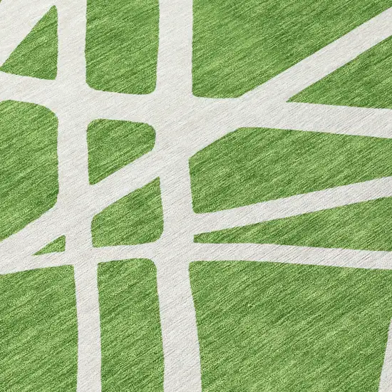 8' Green And Ivory Round Geometric Washable Indoor Outdoor Area Rug Photo 7