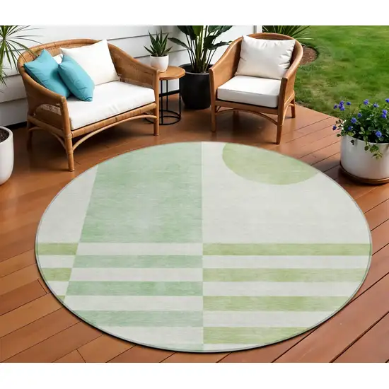 8' Green And Ivory Round Geometric Washable Indoor Outdoor Area Rug Photo 2
