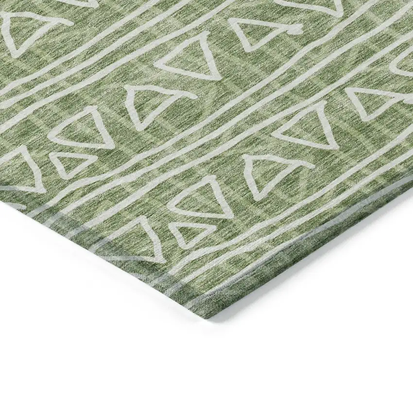 8' Green And Ivory Round Geometric Washable Indoor Outdoor Area Rug Photo 4