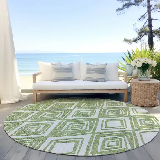 8' Green And Ivory Round Geometric Washable Indoor Outdoor Area Rug Photo 7