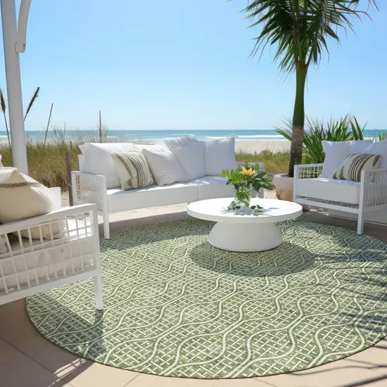 8' Green And Ivory Round Geometric Washable Indoor Outdoor Area Rug Photo 7