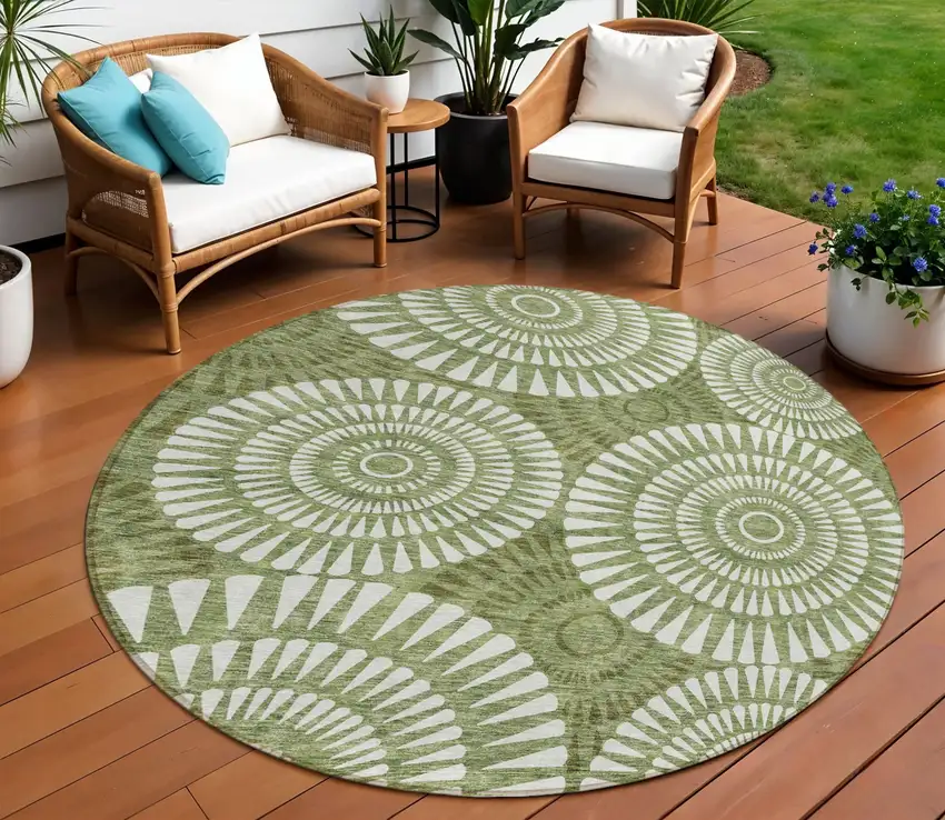 8' Green And Ivory Round Geometric Washable Indoor Outdoor Area Rug Photo 1