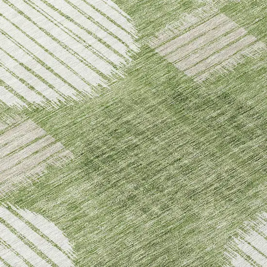 8' Green And Ivory Round Geometric Washable Indoor Outdoor Area Rug Photo 8
