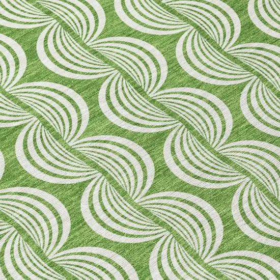 8' Green And Ivory Round Ogee Washable Indoor Outdoor Area Rug Photo 8