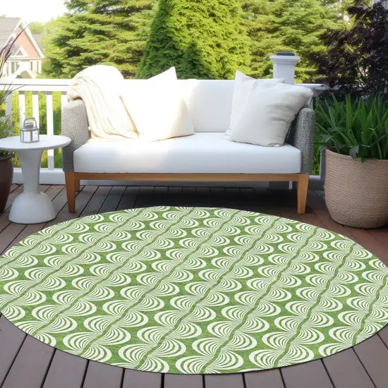 8' Green And Ivory Round Ogee Washable Indoor Outdoor Area Rug Photo 7