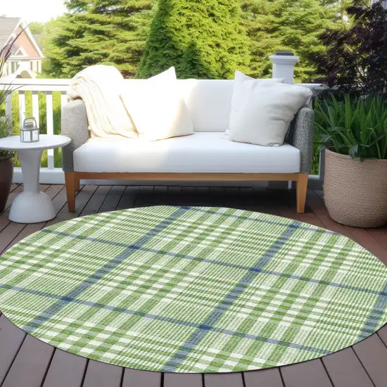 8' Green And Ivory Round Plaid Washable Indoor Outdoor Area Rug Photo 6