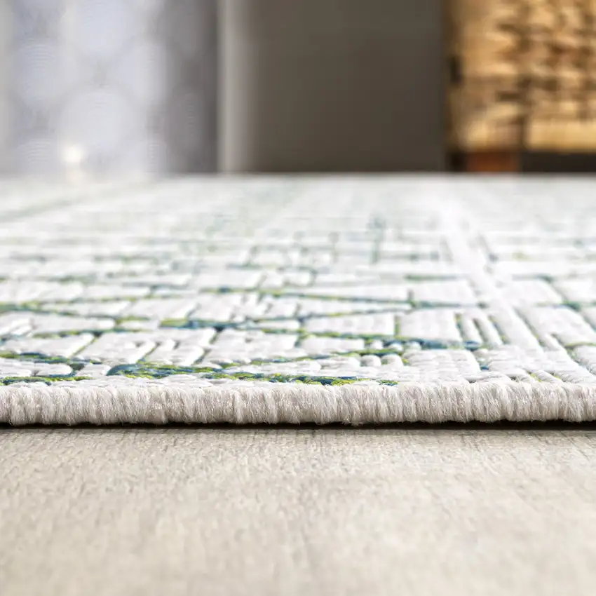5' Green And Ivory Round Trellis Indoor Outdoor Area Rug Photo 8