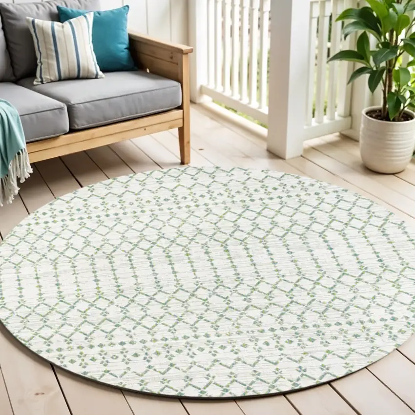 5' Green And Ivory Round Trellis Indoor Outdoor Area Rug Photo 1