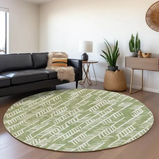 8' Green And Ivory Round Tribal Washable Indoor Outdoor Area Rug Photo 7