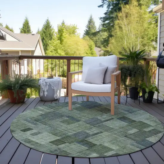 8' Green And Mint Green Round Geometric Washable Indoor Outdoor Area Rug Photo 6