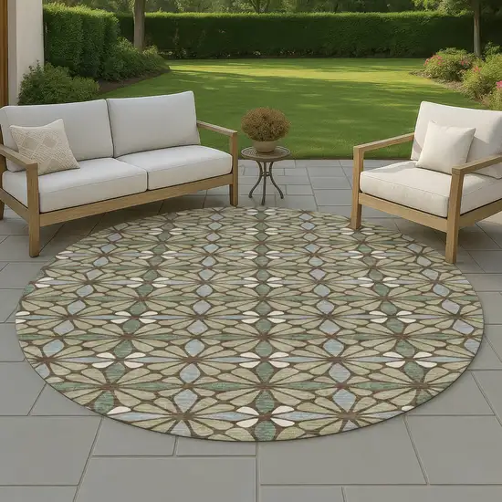 8' Green And Sage Round Geometric Washable Indoor Outdoor Area Rug Photo 4