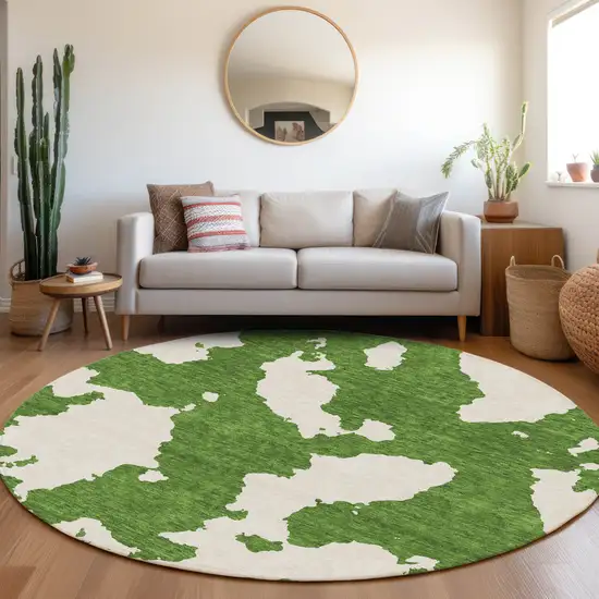 8' Green And White Abstract Washable Round Rug With UV Protection Photo 4