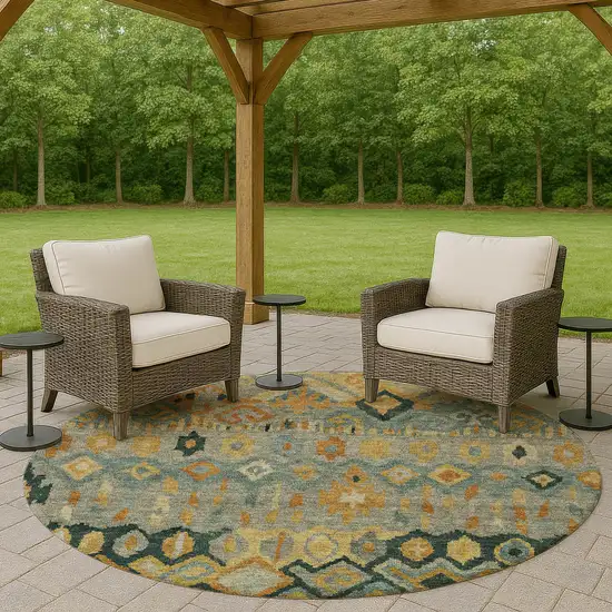 8' Green Gold And Copper Round Geometric Washable Indoor Outdoor Area Rug Photo 9