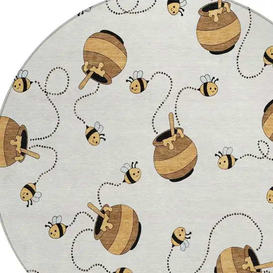 8' Ivory And Beige Round Geometric Washable Indoor Outdoor Area Rug Photo 5