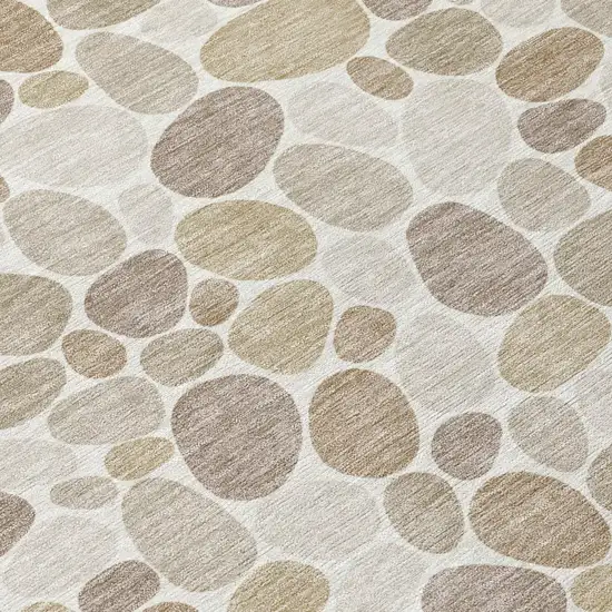 8' Ivory And Beige Round Geometric Washable Indoor Outdoor Area Rug Photo 4