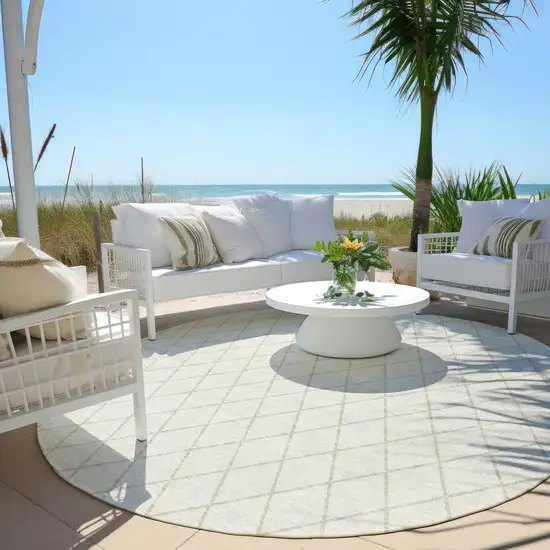 8' Ivory And Beige Round Geometric Washable Indoor Outdoor Area Rug Photo 7