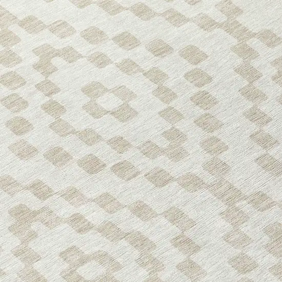 8' Ivory And Beige Round Geometric Washable Indoor Outdoor Area Rug Photo 4