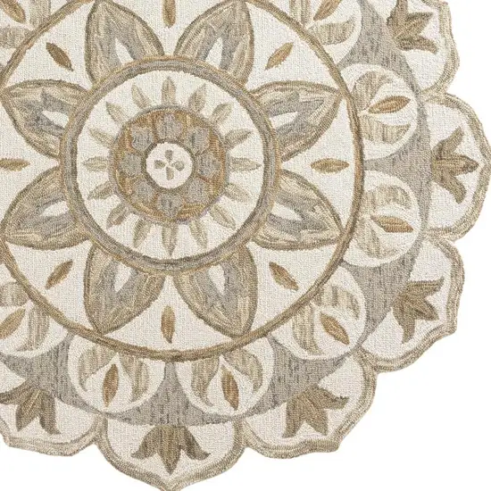 5' Ivory And Beige Wool Medallion Hand Tufted Round Rug Photo 4