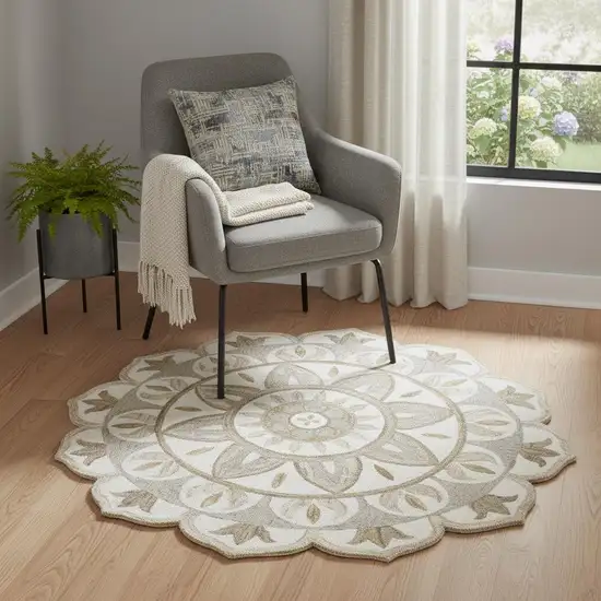 5' Ivory And Beige Wool Medallion Hand Tufted Round Rug Photo 1