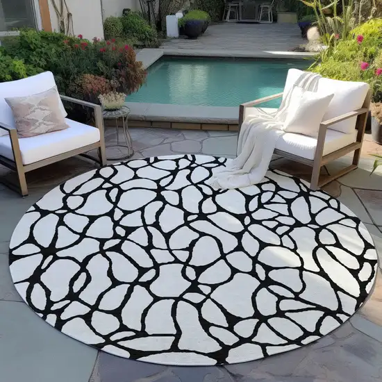 8' Ivory And Black Round Geometric Washable Indoor Outdoor Area Rug Photo 6