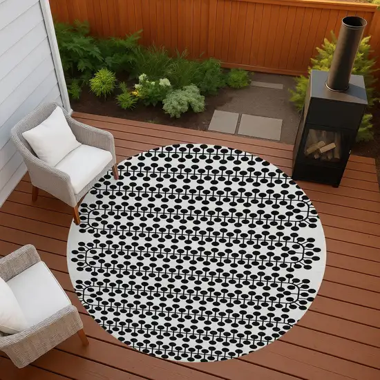 8' Ivory And Black Round Geometric Washable Indoor Outdoor Area Rug Photo 7