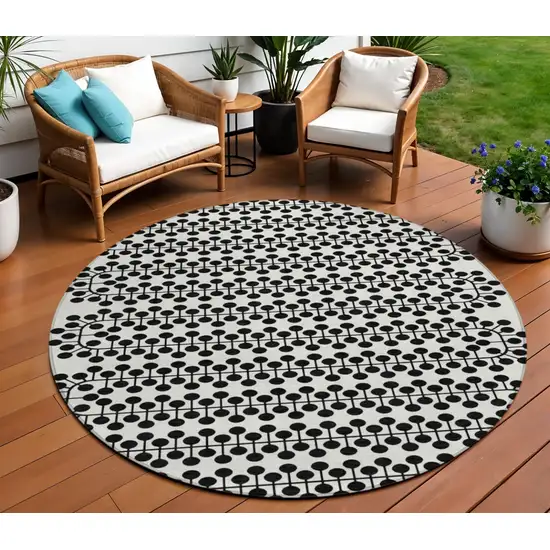 8' Ivory And Black Round Geometric Washable Indoor Outdoor Area Rug Photo 1