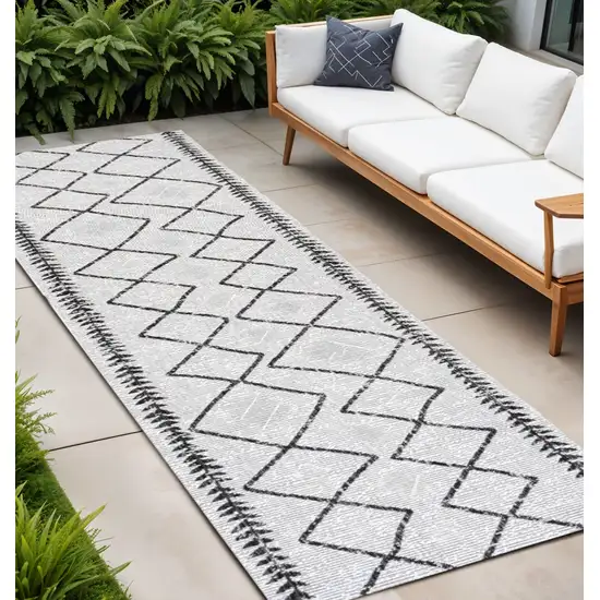 10' Ivory And Black Trellis Indoor Outdoor Runner Rug Photo 1