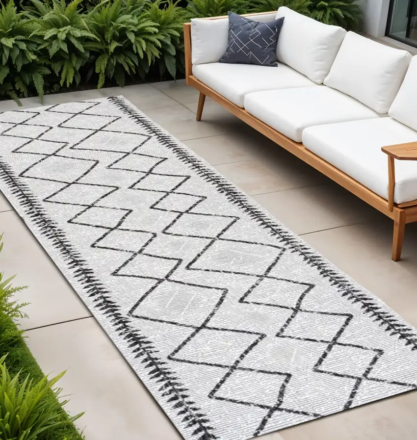 10' Ivory And Black Trellis Indoor Outdoor Runner Rug Photo 1