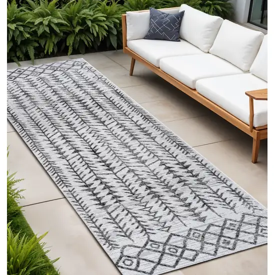 10' Ivory And Black Trellis Indoor Outdoor Runner Rug Photo 1
