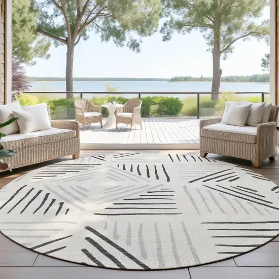 8' Ivory And Gray Round Geometric Washable Indoor Outdoor Area Rug Photo 4