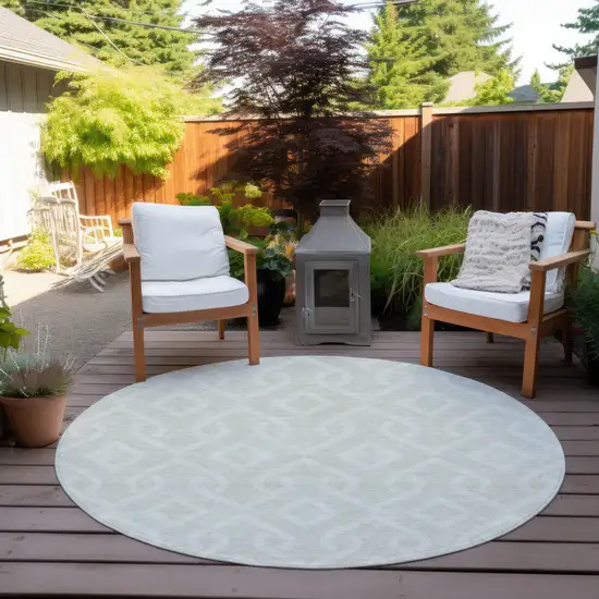 8' Ivory And Light Gray Round Geometric Washable Indoor Outdoor Area Rug Photo 5