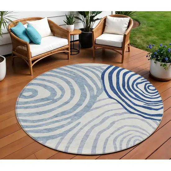 8' Ivory And Navy Blue Round Abstract Washable Indoor Outdoor Area Rug Photo 1