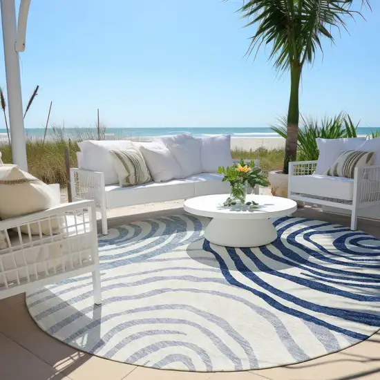 8' Ivory And Navy Blue Round Abstract Washable Indoor Outdoor Area Rug Photo 6