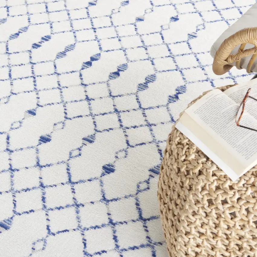 8' Ivory and Blue Geometric Round Rug Photo 8