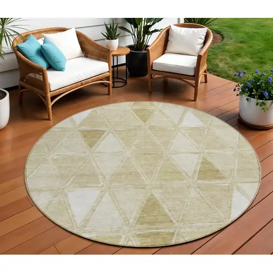 8' Khaki Beige And Tan Round Geometric Washable Indoor Outdoor Area Rug Photo 1