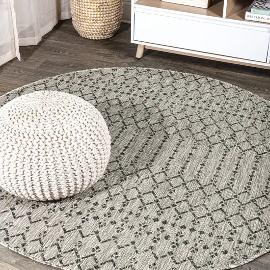 8' Light Gray And Black Round Trellis Indoor Outdoor Area Rug Photo 4