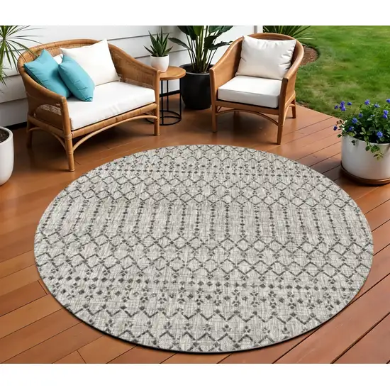 8' Light Gray And Black Round Trellis Indoor Outdoor Area Rug Photo 8
