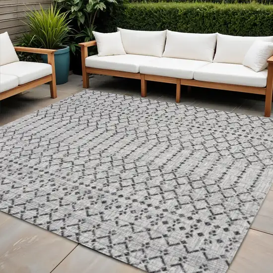 8' Light Gray And Black Square Trellis Indoor Outdoor Area Rug Photo 1