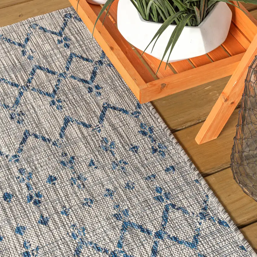 8' Light Gray And Navy Blue Round Trellis Indoor Outdoor Area Rug Photo 7